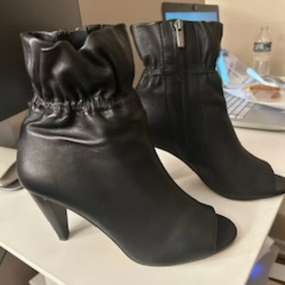 Vince Camuto Addiena Black Vignoni Booties Size 9, fit like an 8.5 - Picture 2 of 12